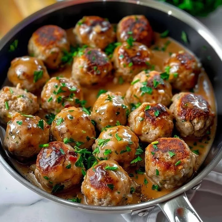 Divine Swedish Meatballs in Creamy Sauce