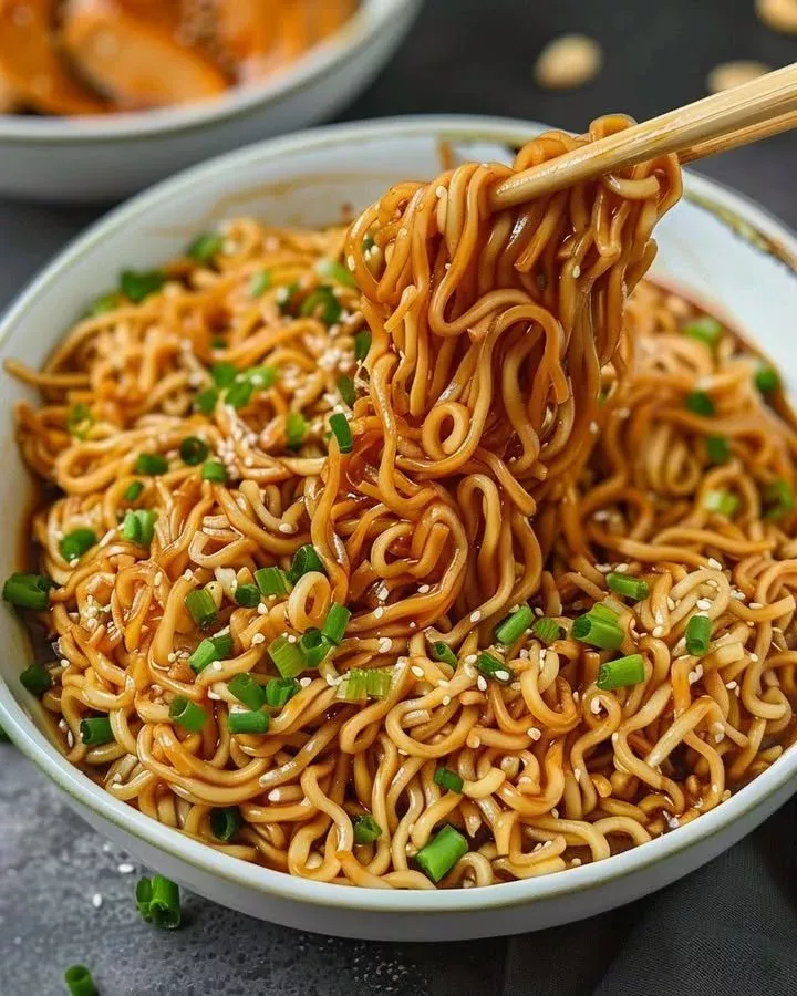 Easy Saucy Ramen with Thick Sauce